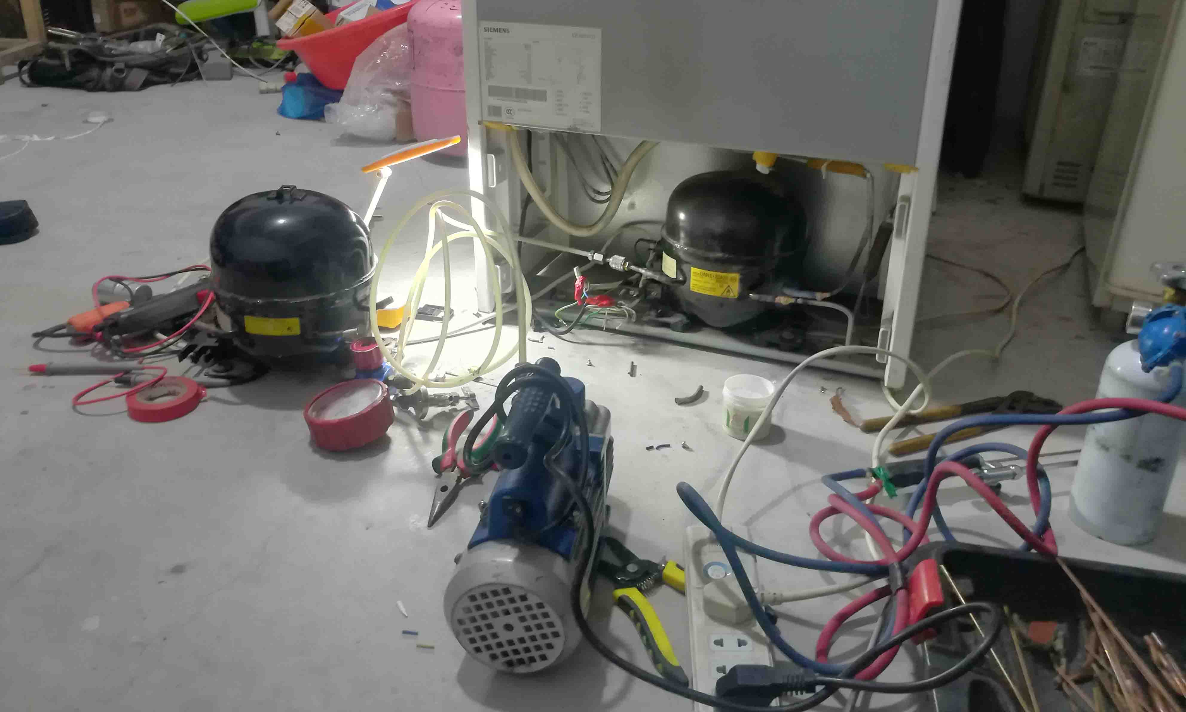 電磁爐電流過大是什么原因_研究電磁鐵磁性強弱與電流大小的關系 研究方法_當線圈中的電流和匝數一定時,電磁鐵的磁性強弱
