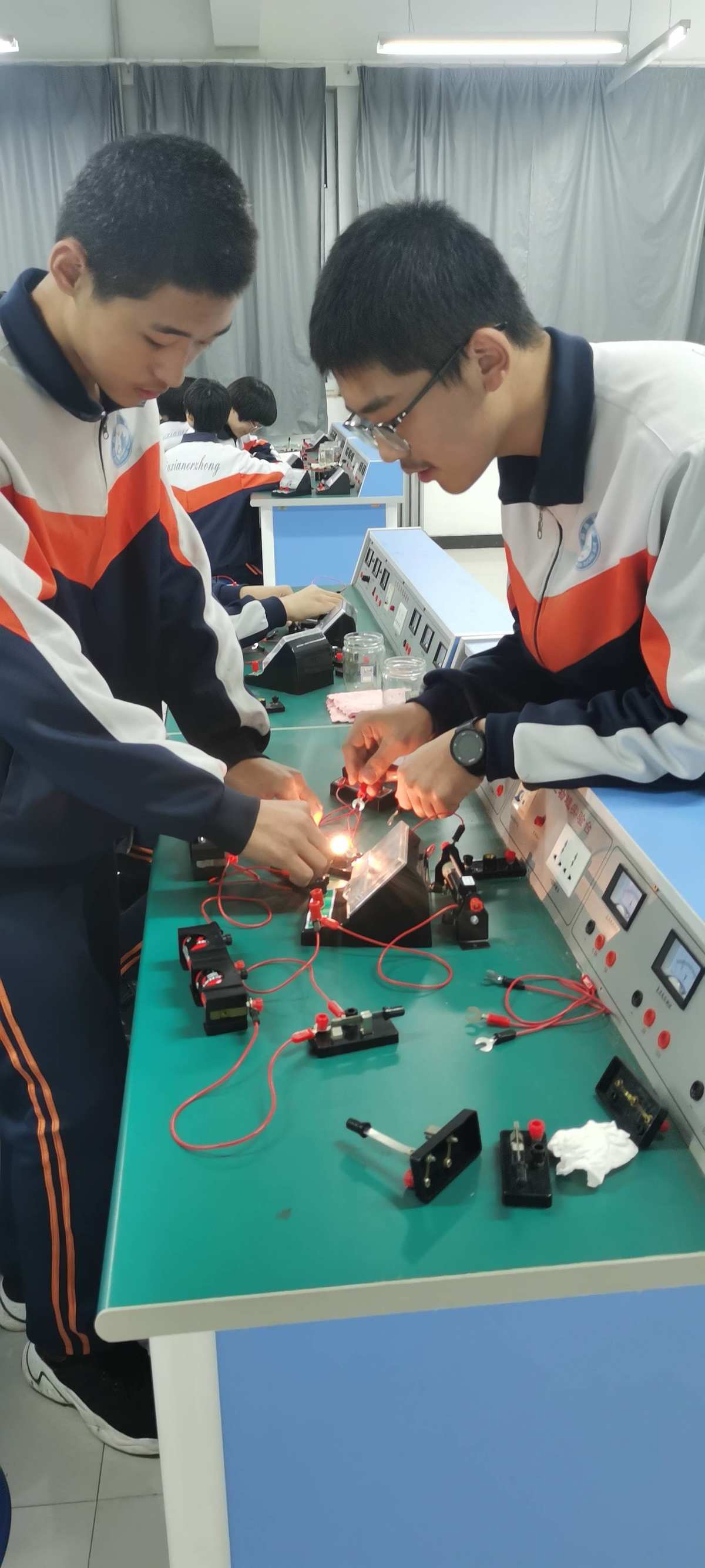 電阻的測(cè)量 評(píng)課_測(cè)量小燈泡的電阻_測(cè)量小燈泡的電阻試題