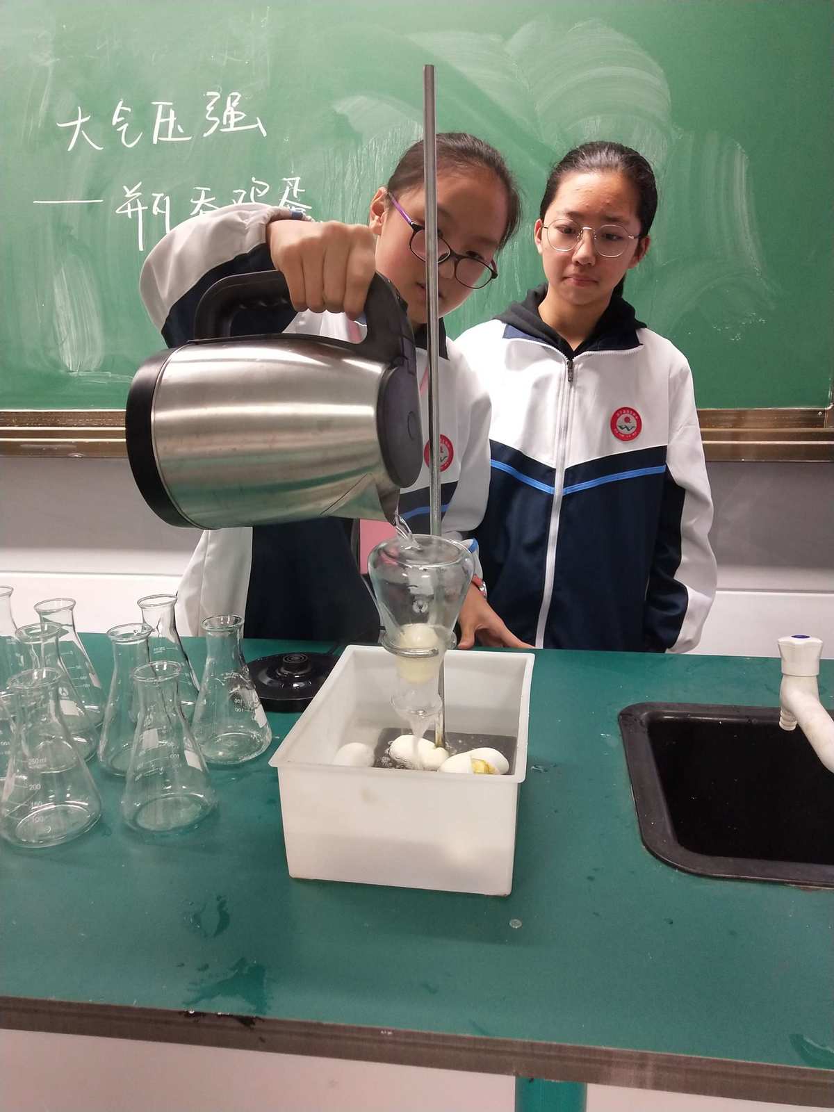 大氣壓強教學設計_大氣壓強教學視頻_大氣壓強教學ppt