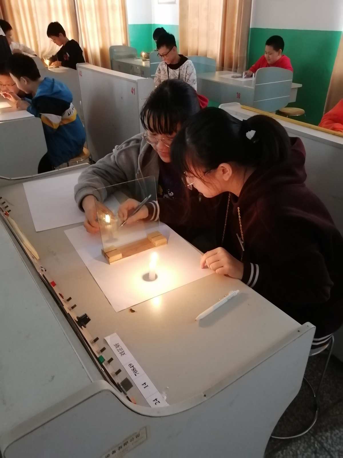 4.3平面鏡成像教案_平面鏡成像教案蘇教版_平面鏡成像教學設計第一課時