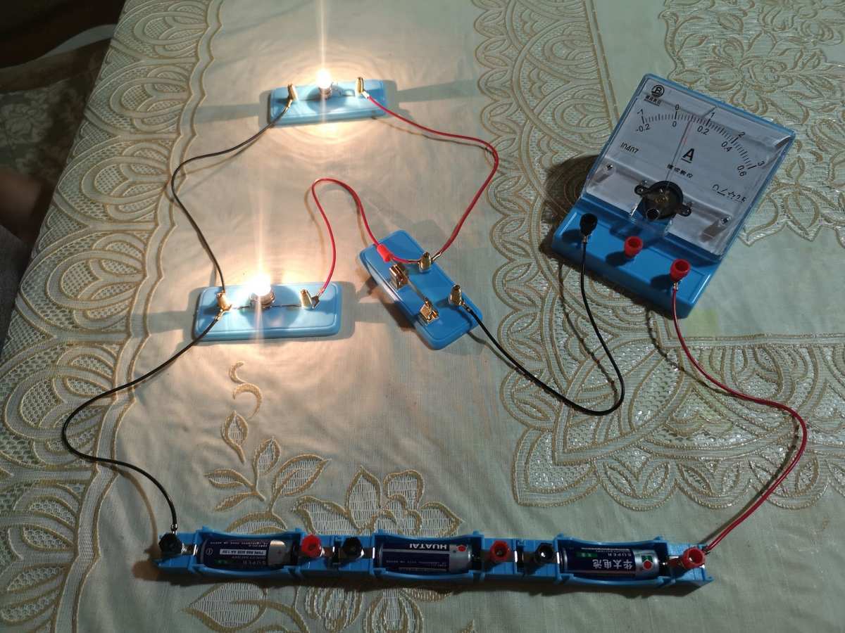 測量燈泡電功率的實驗_測量電燈泡的電功率原理_測量小燈泡電功率實驗題