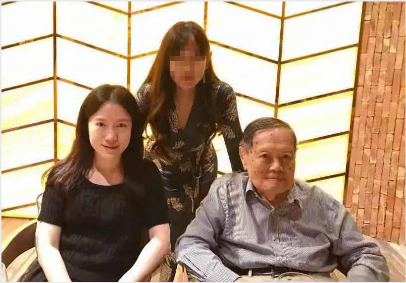 楊振寧的年收入_楊振寧年薪50萬美元_楊振寧年收入多少