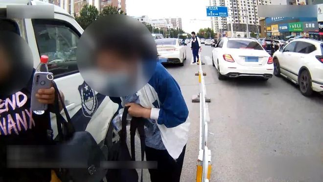 送考車標語_送考車里貼滿段子_雨城二中學2018送考車