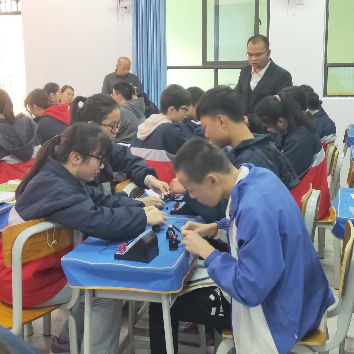 光現象教學視頻樂樂課堂_樂樂課堂實驗視頻_樂樂課堂真人實驗演示視頻