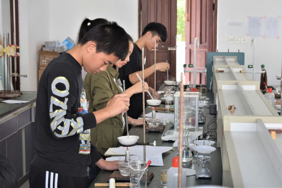 中學物理實驗教學的新思考的論文_中學物理實驗教學創(chuàng)新論文_中學物理實驗教學的現(xiàn)狀