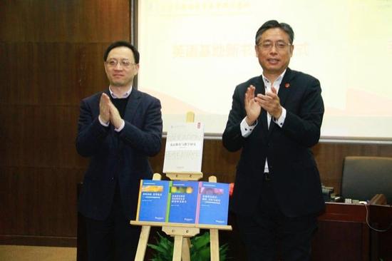 基地發(fā)布新書 圖片來源：上海外國語大學(xué)