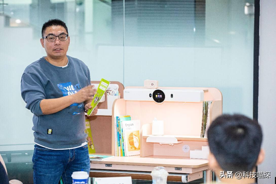 作業幫 AI 學習書桌新品發布會：AI 加持，書桌變智能，掀起行業漣漪