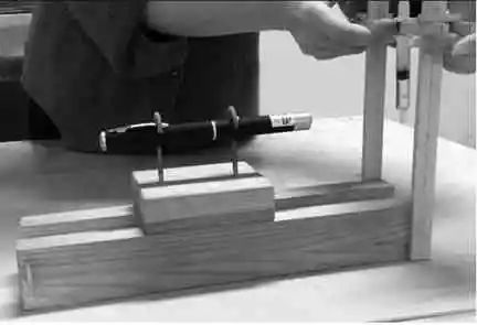 自制教具：激光筆在物理教學中的設計與開發