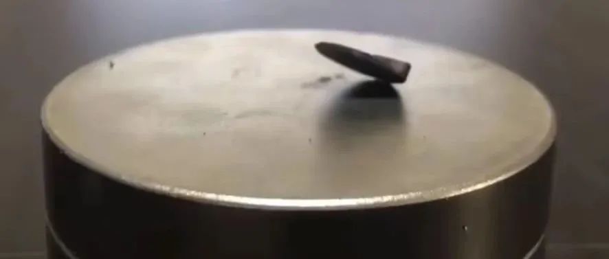 科研成果：高端成果往往只需樸素手法，如蓋姆和諾沃肖洛夫分離石墨烯