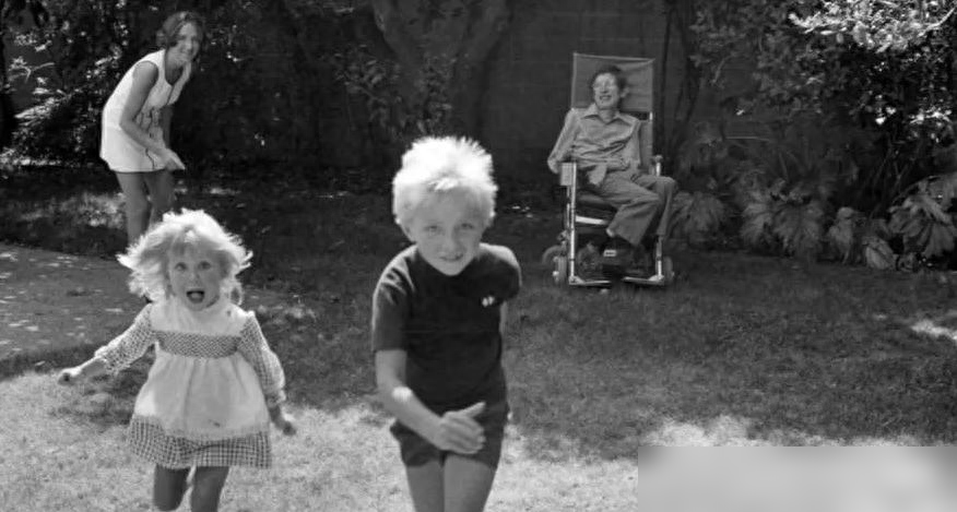 物理學家霍金：漸凍癥患者的傳奇人生與美滿家庭