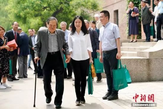 晨曦集發布：楊振寧翁帆新書見證中國新時代發展