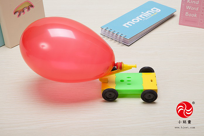 動量習題一及勻強電場中兩小球問題解析