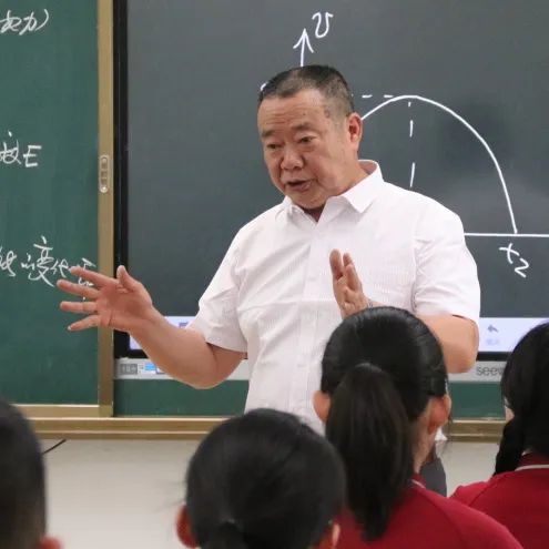 三峽藝術(shù)高中物理