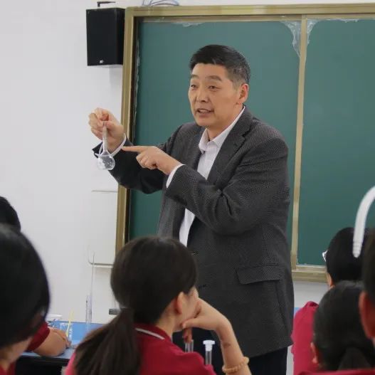 三峽藝術(shù)高中物理