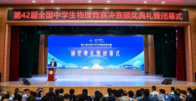 高一刷完高三題？05后霸占物理金牌！南方1.2億砸出177塊金牌，北方為何集體失聲？