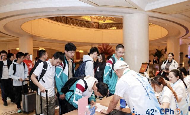 物理競賽驚現黑馬！山西附中逆襲，華二14金背后的教育真相