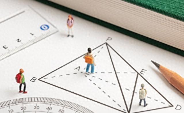 動(dòng)態(tài)平衡新考法：恒力變形+多體聯(lián)動(dòng)，2024高考物理壓軸題破解指南